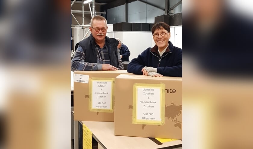 Medewerkers van de Voedselbank zijn aangenaam verrast met meer dan 1 miljoen koffiepunten. Foto: PR