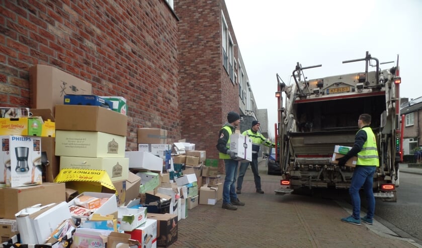 Sinds een aantal jaren halen VV Ruurlo en WonderWijs in Ruurlo het oud papier op met zogenaamde ‘kraakwagens’. Foto: Jan Hendriksen