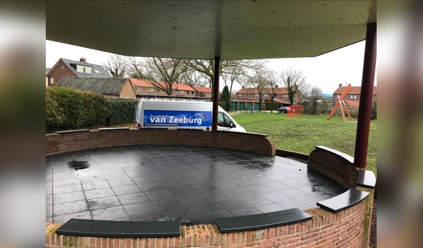 De houten bankjes hebben een opknapbeurt gehad. Foto: PR