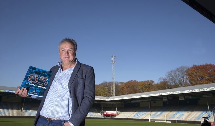 Willy Hermans, uitgever boek '65 jaar De Graafschap. Foto: Theo Kock