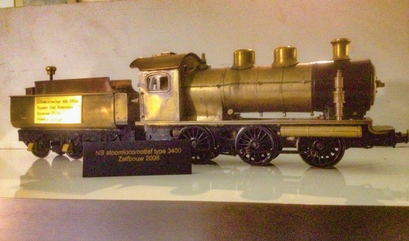 Miniatuurmodel van een stoomlocomotief. Foto: J. Strating