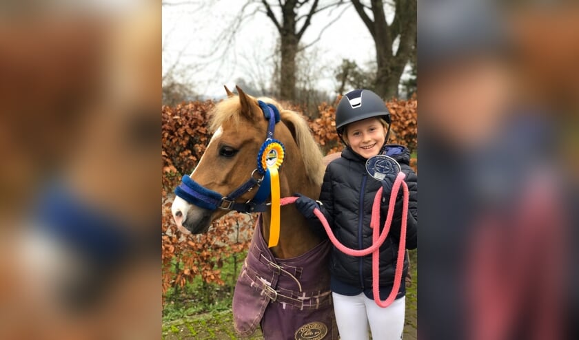 Ize met Nieuwmoeds Stitch. Foto: Emely Herwers