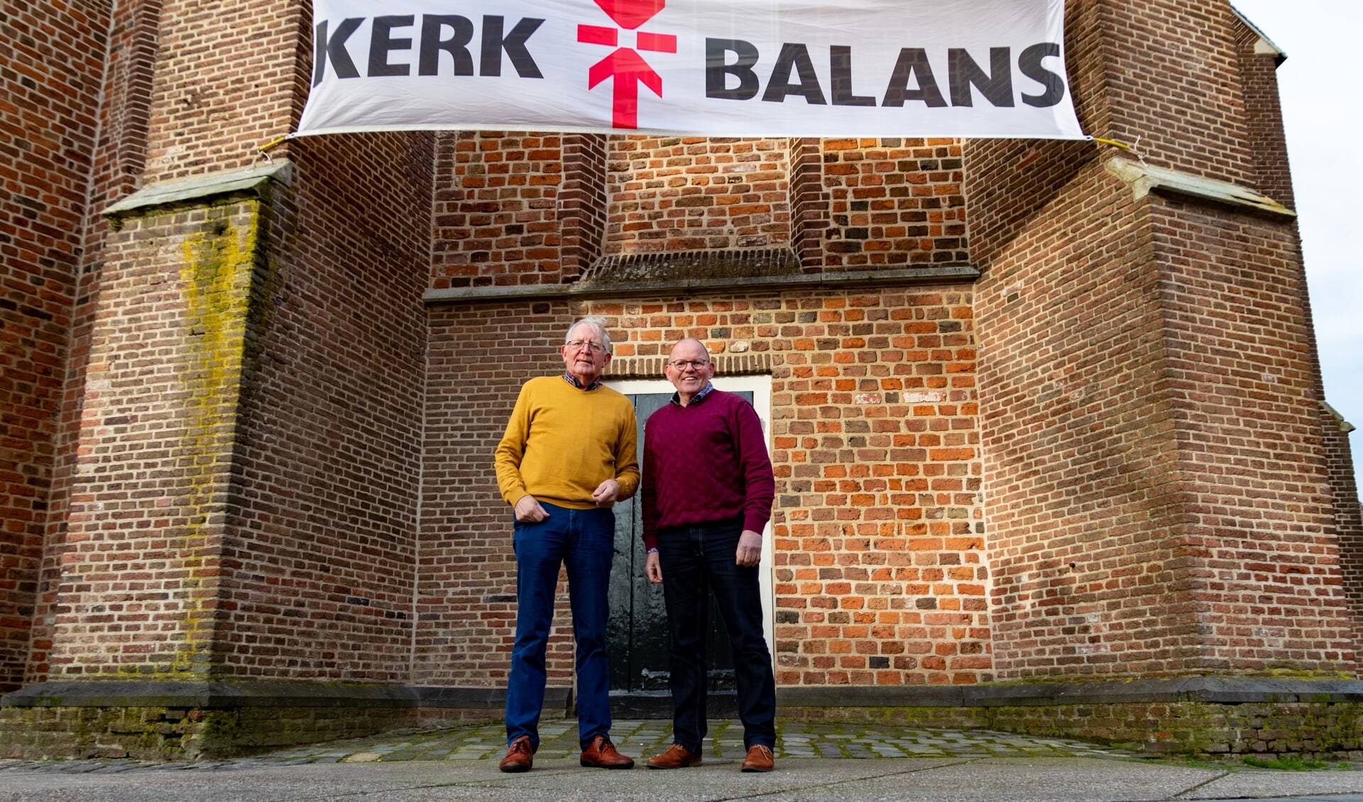 Jan van Dijk (l) en Herman van den Berg coördineren de actie Kerkbalans in Ruurlo. Foto: Wietse van den Berg. 