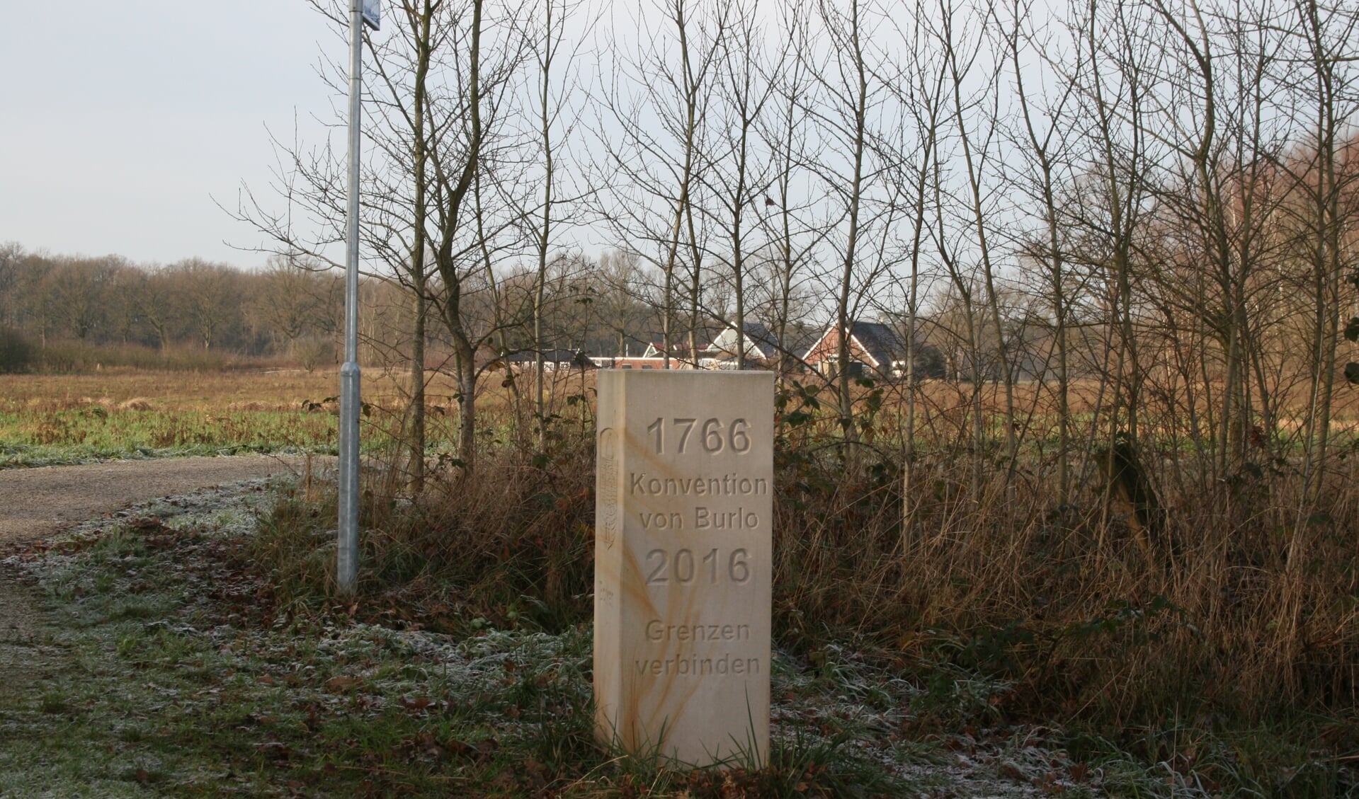 Grenssteen Torfpad Vennweg. Foto: Stichting Historische Kring Kotten 