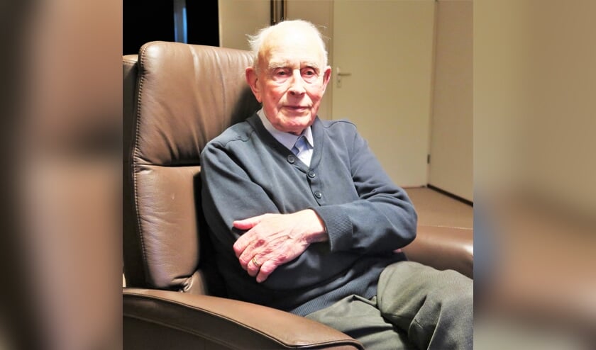 Theo Heutinck in zijn aanleunwoning in Beltrum.
