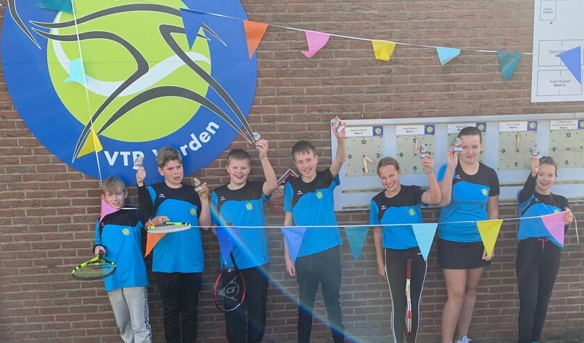 <p>Groen 1, v.l.n.r.: Sven de Koning, Mathijs Jurriens, Jurgen Ruiterkamp, Wout Houzen, Floor Brouwer, Kirsten van Doesburg en Carmen Gombert. Foto: PR</p>