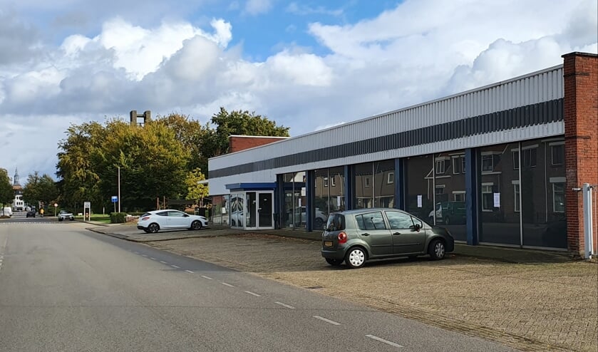 <p>In mei 2021 verhuist de SOM naar het pand waarin voorheen Auto Arink was gevestigd aan de Ruurloseweg. Foto: Henri Walterbos</p>