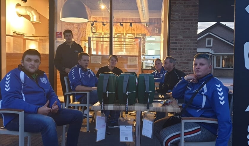 De AZC G-spelers hebben bijna 2000 euro opgehaald. Foto: PR