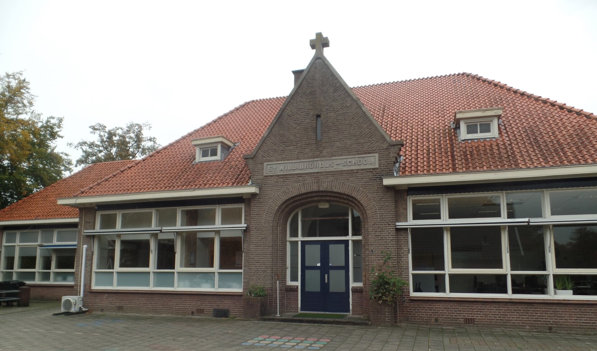 De voorgevel van de voormalige Sint Willibrordusschool is vanaf de bouw in 1930 niet veranderd. Foto: Jan Hendriksen. 