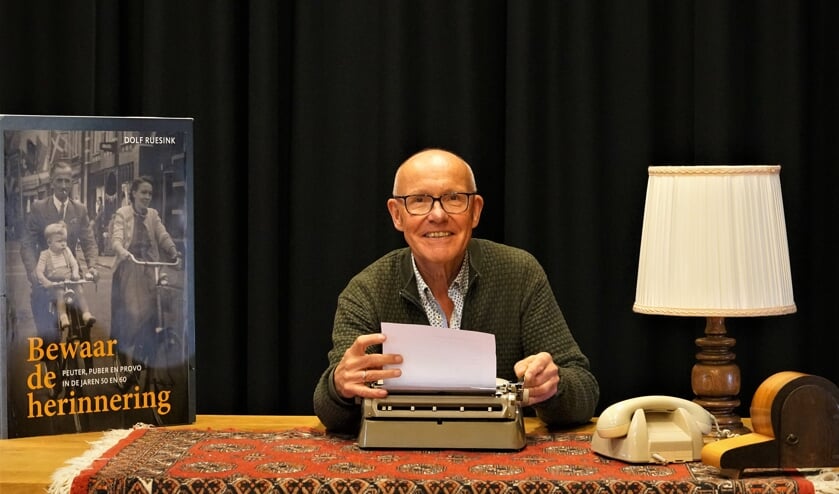 <p>Dolf Ruesink schreef een boek over zijn herinneringen aan de jaren 50 en 60 als peuter, puber en provo. Foto: Nico Asbroek</p>
