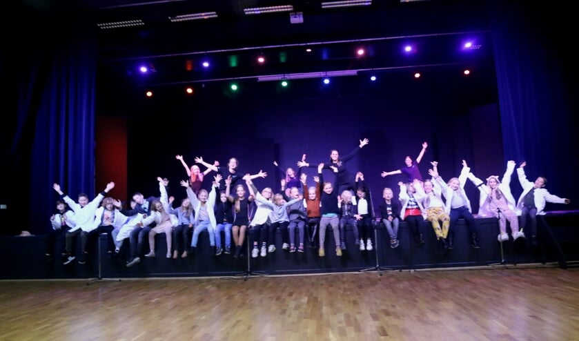 Enthousiasme bij de de groep tijdens de allereerste voorstelling. Foto Jaime Lebbink