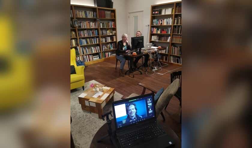 <p>De Tegenlicht Meet Up in de Koppelkerk, met Linda van der Berg als moderator. Foto: PR</p>