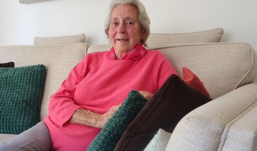 Maria Frank-Groot Kormelink in haar woning aan de Marhulzenweg in Groenlo. Foto: Theo Huijskes