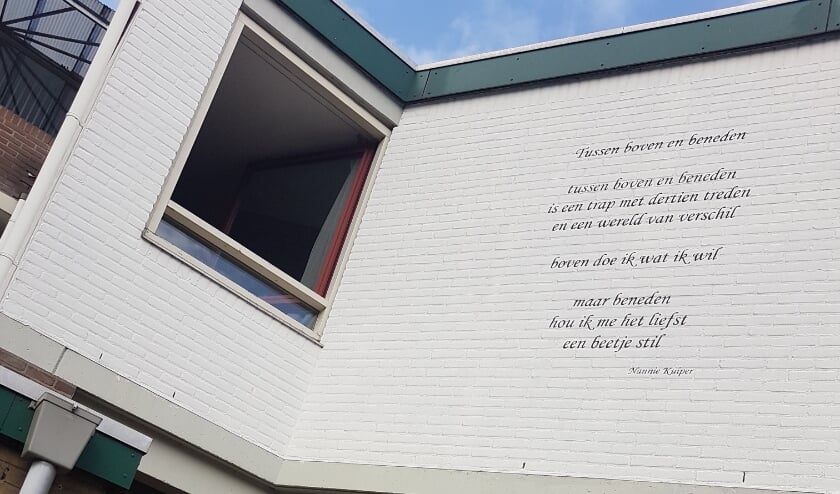 <p>Muurgedicht van Nannie Kuiper aan het Heydenrijck. Foto: archief Achterhoek Nieuws</p>