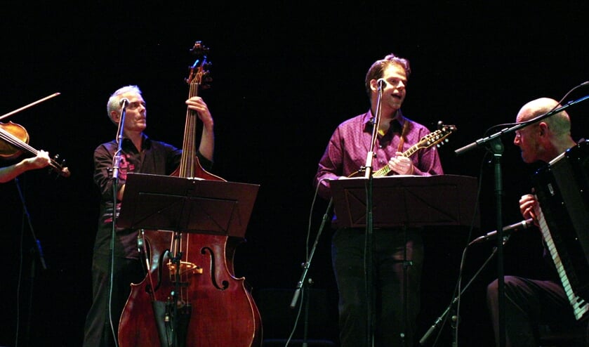 <p>Charivari Trio en Janos Koolen. Foto: Fenna Schooren</p>