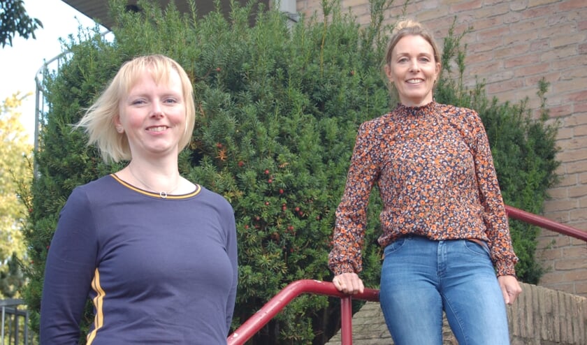 <p>Rechts: Desirée Heerdink, links: Kirsty Kruisselbrink. Foto Verona Westera</p>