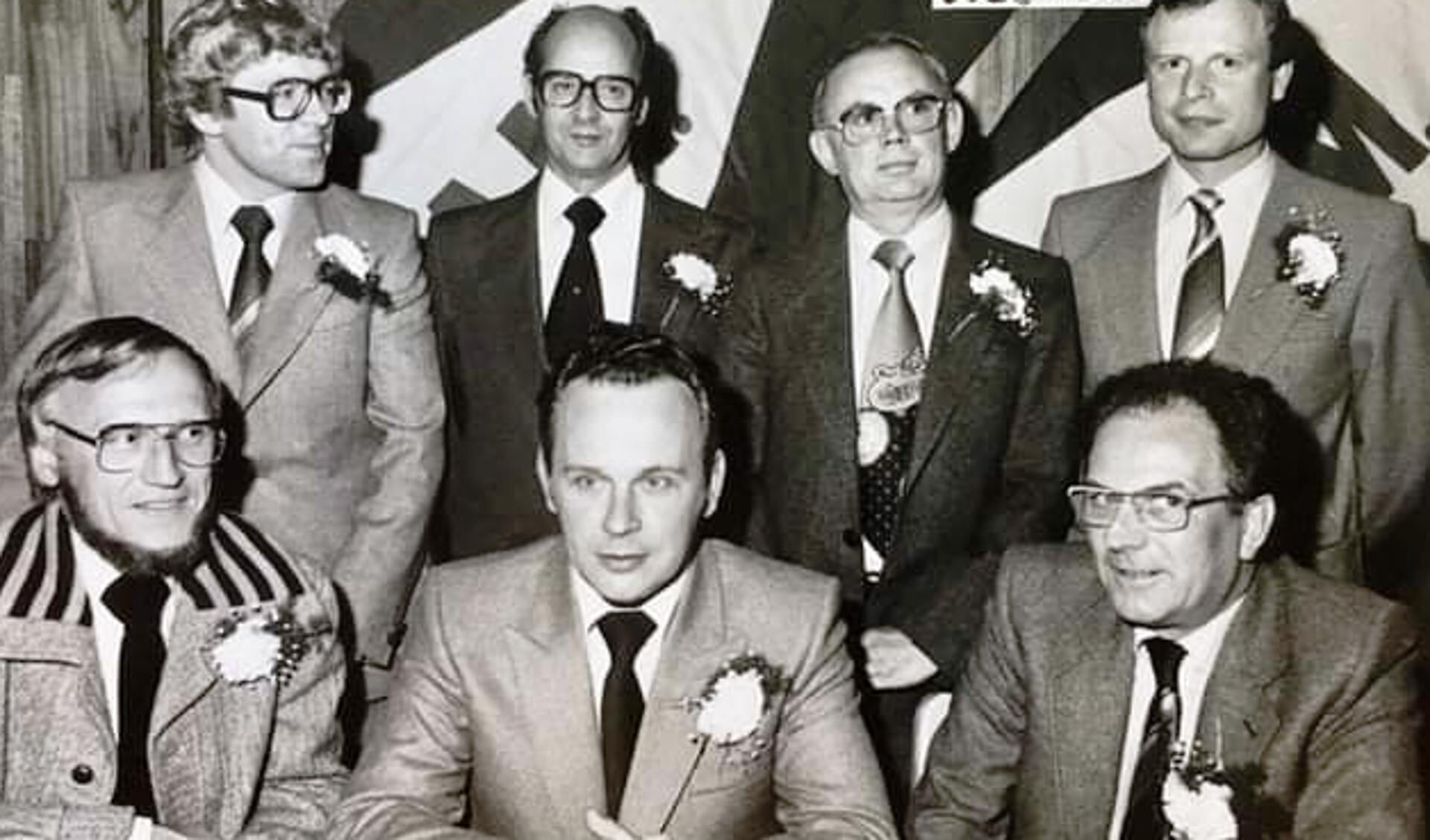 Wie kent deze bestuursleden van de FAM? Foto: collectie Leo van der Linde, met dank aan Jan ter Haar