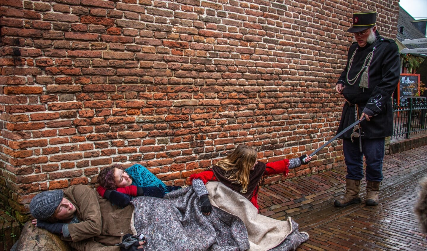 Dit jaar geen Dickens in Bronkhorst met kinderen die ruzie maken met de veldwachter. Foto: Liesbeth Spaansen