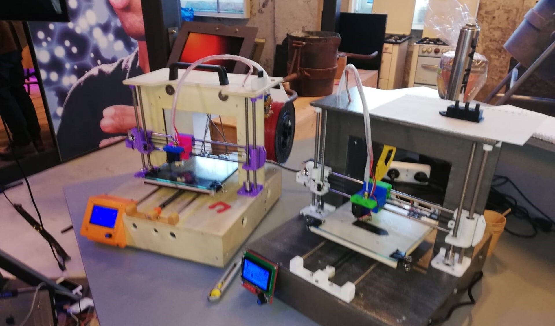 De zelfgebouwde 3d-printers. Foto: PR
