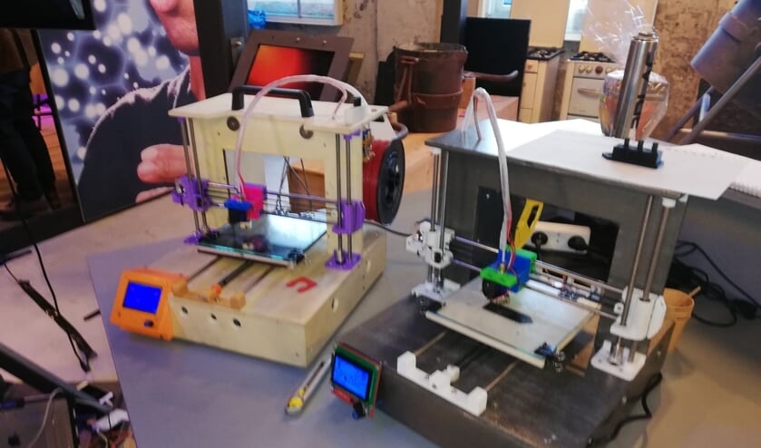 <p>De zelfgebouwde 3d-printers. Foto: PR</p>