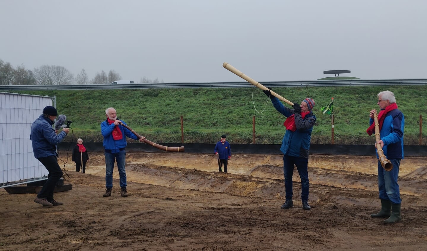 Midwinterhoornblaozers graven - symbolisch - rabatten. Foto: Rob Stevens