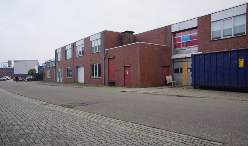 <p>Het bedrijfspand aan de industriestraat, dat gesloten wordt. Foto: Frank Vinkenvleugel</p>