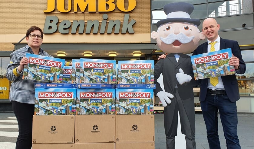 <p>De Grolse monopolyspellen zijn binnen bij Jumbo en kunnen zaterdag afgehaald worden. Foto: PR</p>