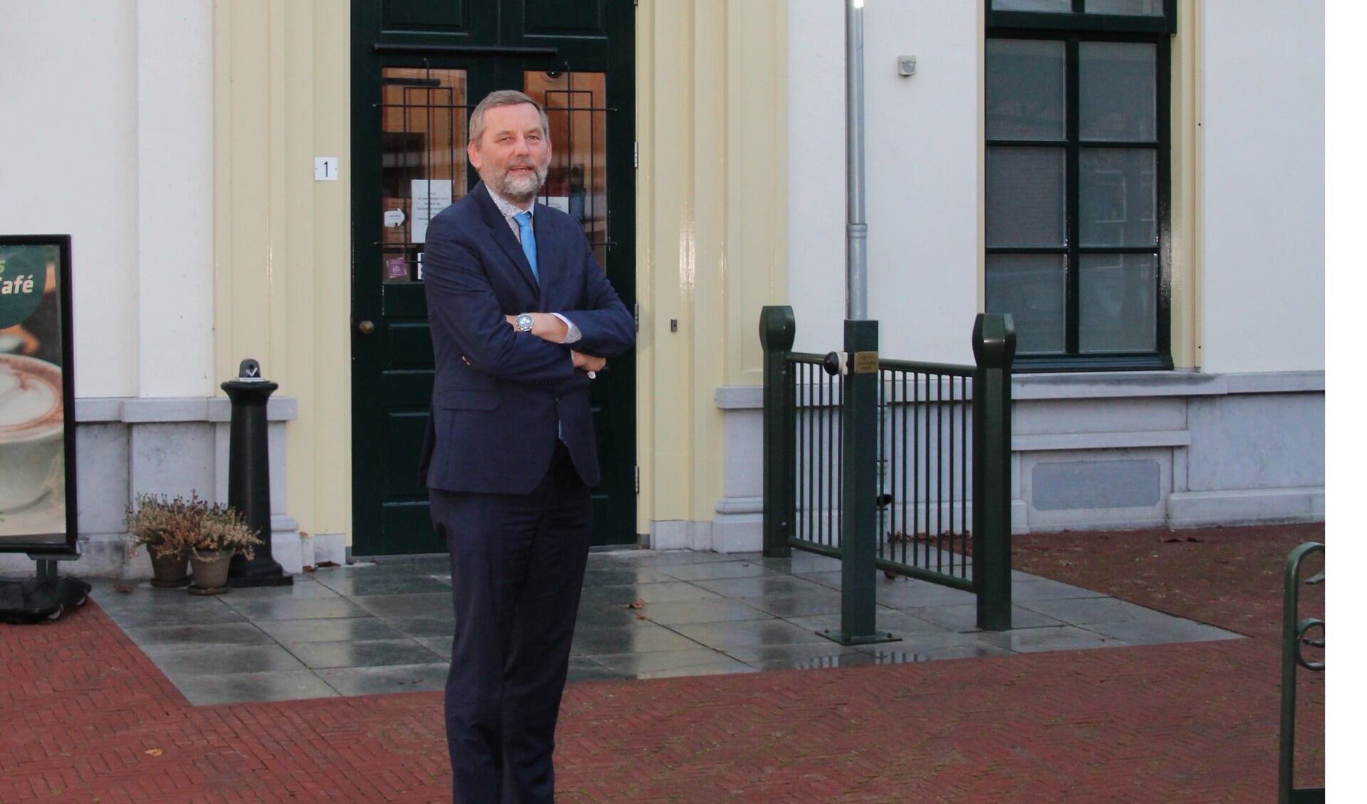 Burgemeester Anton Stapelkamp, bij het Ambthuis in Bredevoort. Foto: Lydia ter Welle