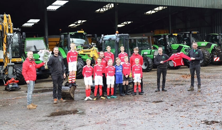 AZSV JO11-1 bij de Gebr. te Bokkel. Foto: Cor Hinkamp