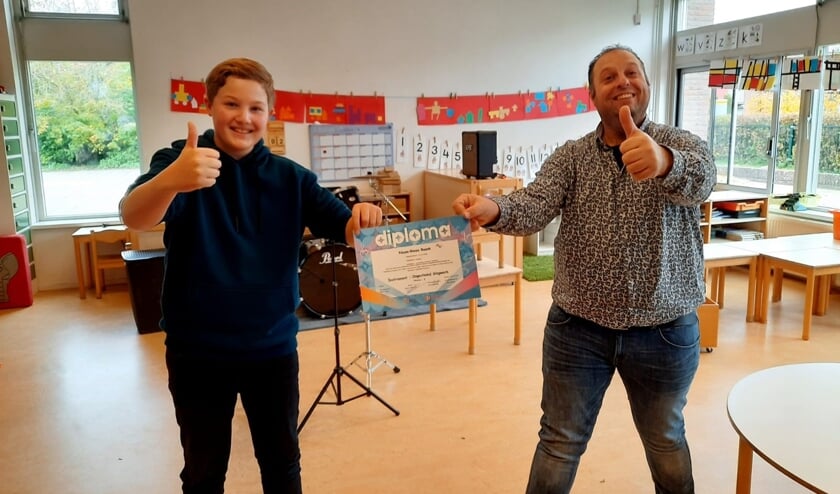 Rinze met zijn docent Gilbert Wientjes. Foto: PR