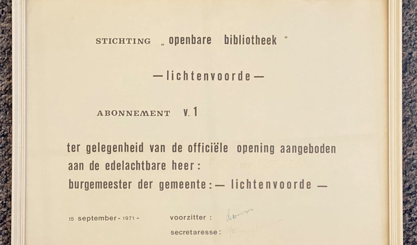 Het allereerste lidmaatschap van de Openbare Bibliotheek Lichtenvoorde, uitgegeven aan de toenmalige burgemeester Van Bastelaar. Foto: PR