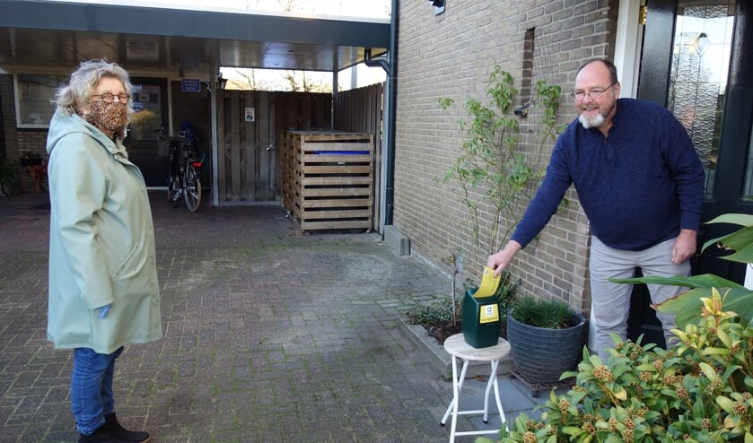 Collectante Martha Smilde en 'topcollectant' Lucien Eykman. Foto: Clemens Bielen