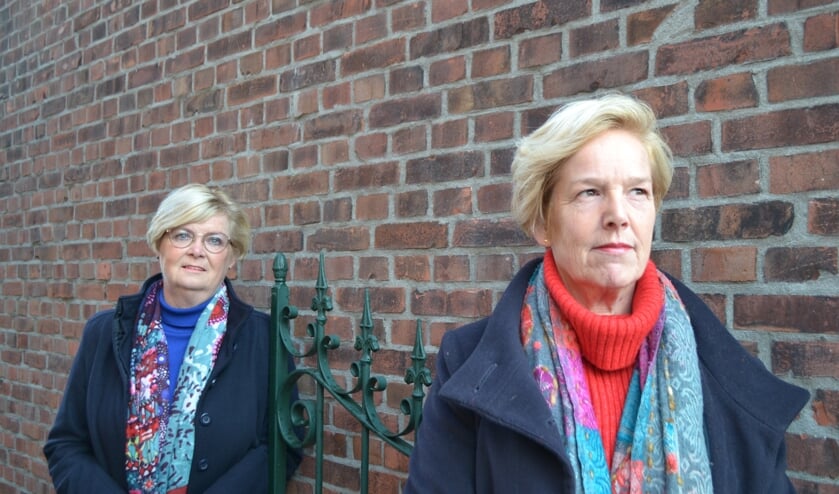 Dienke Nijboer (rechts vooraan) werkt samen met Anne-Marie Hörning (links) onder de vlag van Dienke Nijboer Uitvaartbegeleiding. Foto: Leander Grooten