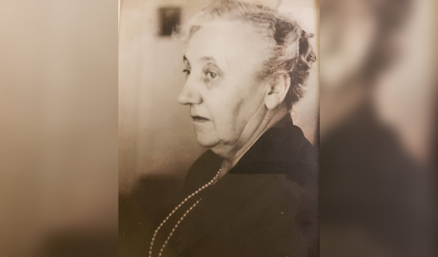 Als huishoudster van een Wiegerink en tante van een Konings werd Dina Groot Zevert de schakel tussen de twee families. Foto: eigen collectie