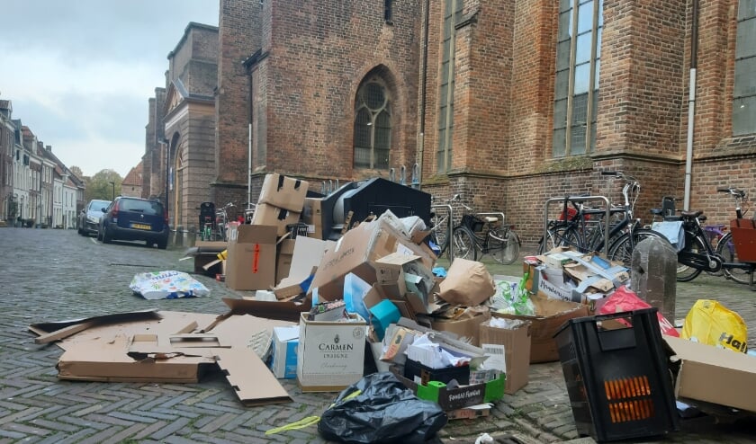 Een puinhoop naast de Broederenkerk in Zutphen. Foto: Rudi Hofman