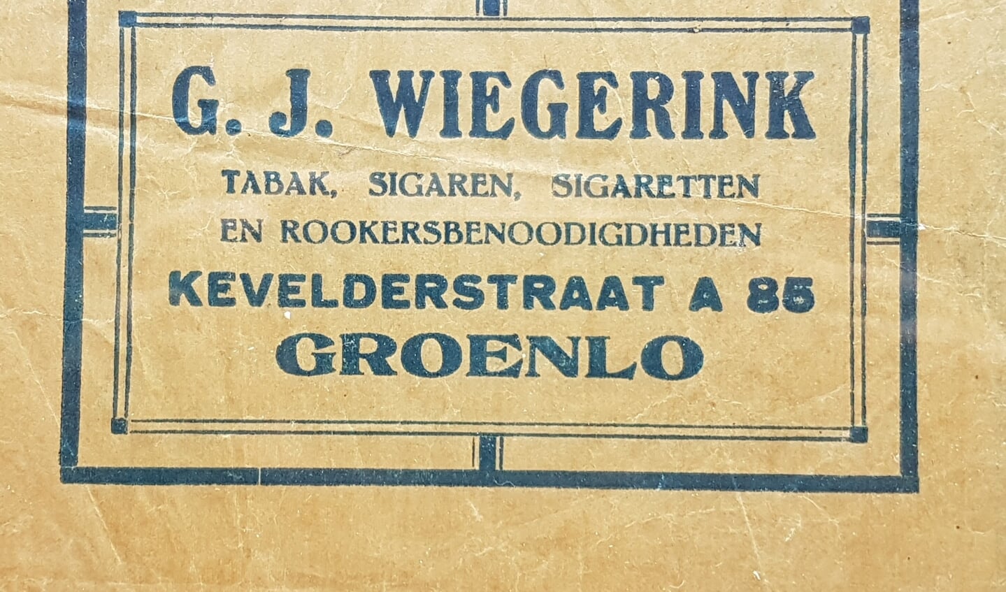 In vroeger dagen kon men ook voor de wat ongezondere aankopen terecht bij Wiegerink. Foto: eigen collectie