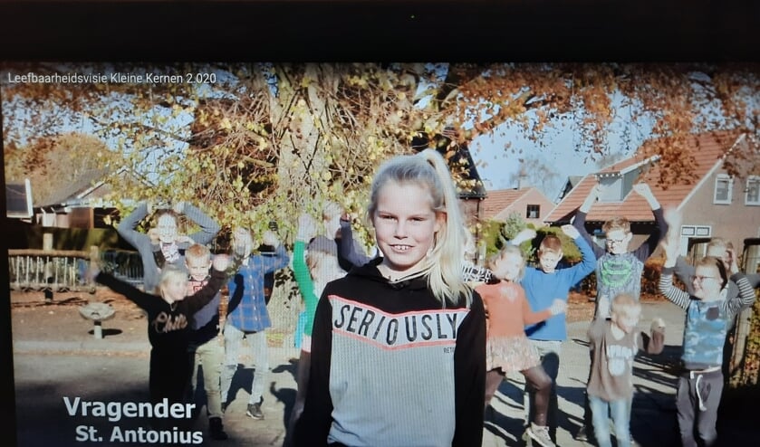 <p>Still uit de de videofilm die hoort bij de Leefbaarheidsvisie Kleine Kernen. In de video vertellen inwoners over de ontwikkelingen.</p>