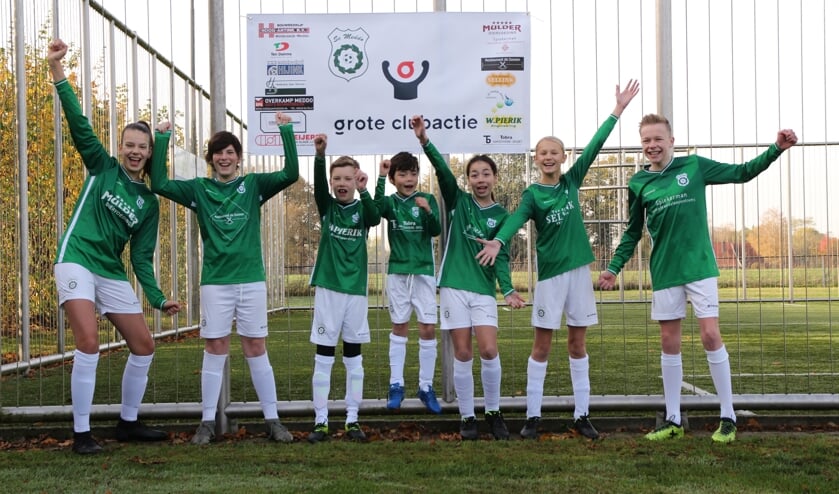 <p>Een aantal jeugdleden van Sc. Meddo bij de aftrap van de Grote Clubactie. Foto: PR</p>