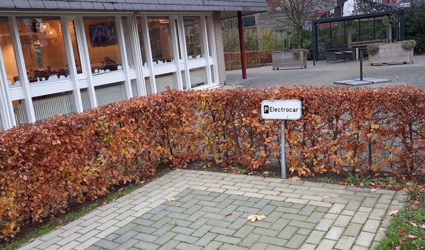 <p>De electrocar in Groenlo is bijna altijd onderweg. Foto: Kyra Broshuis</p>