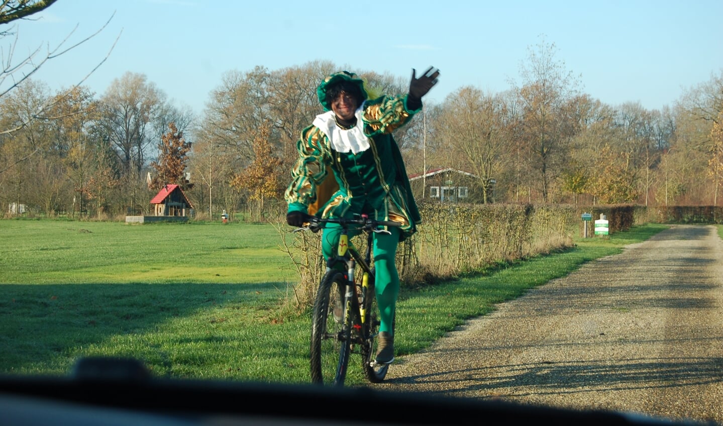 Pieten zijn blij om de kinderen te zien. Foto: Verona Westera