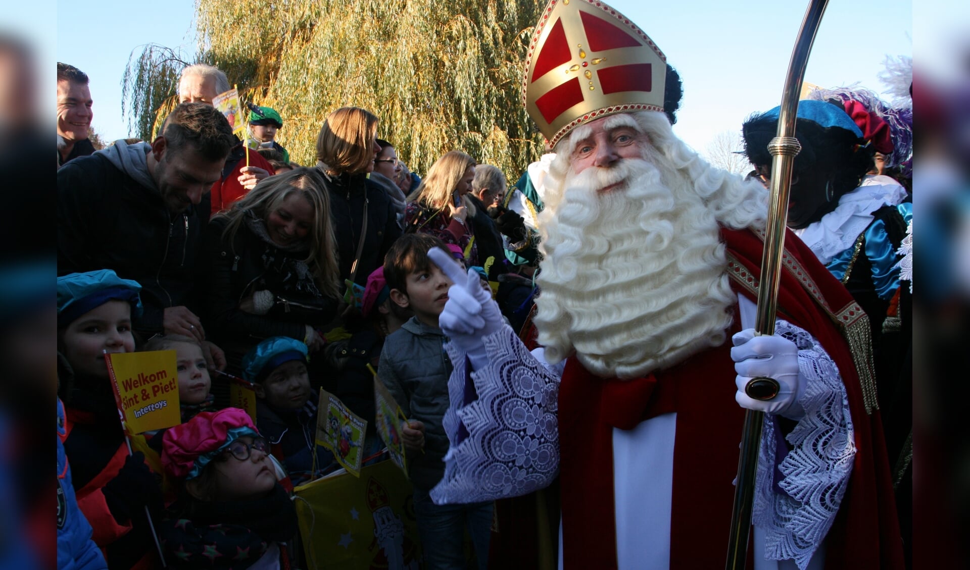 Sint Nicolaas bij een van zijn vorige bezoeken aan Eibergen. Foto: PR