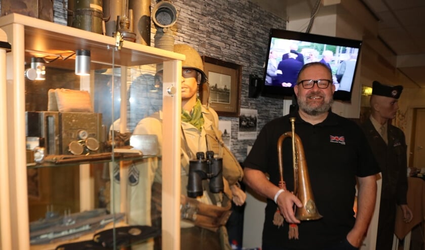 <p>Berry Swarthoff kan weer lachten. Het museum mag weer open. Foto: Arjen Dieperink</p>