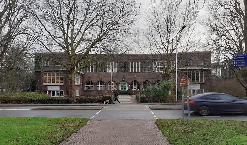 <p>Vakschool voor meisjes uit 1921 aan het Vispoortplein 16 te Zutphen. Foto: Alize Hillebrink<br><br></p>