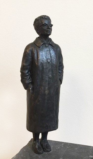 De prijswinnaar van de Ida Gerhardt Poëzieprijs krijgt dit jaar een replica van haar beeld op de IJsselkade. Foto: PR