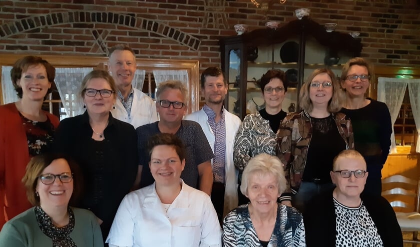 De cast van 'De erfenis van tante Bella'.