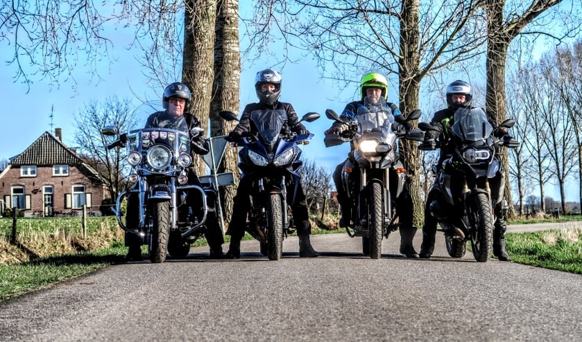 De bestuursleden van Keijenborgse motorclub KMC’95 stappen zelf ook maar wat graag op de motor. Meest links mede-oprichter Theo Stapelbroek. Foto: Luuk Stam