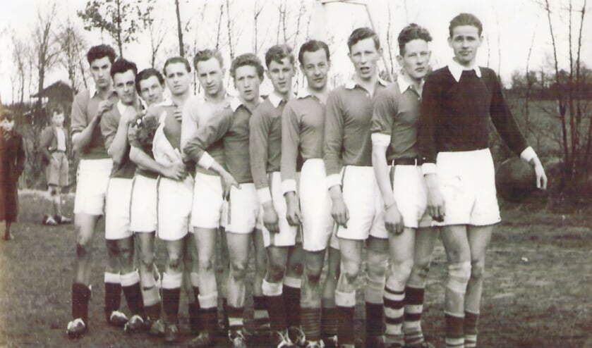 Een foto uit de oude doos met allemaal spelers met bekende Kranenburgse familienamen.