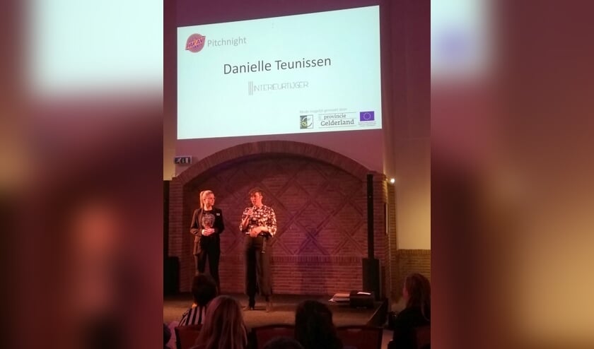 Danielle Teunissen en Linda Commandeur in de Koppelkerk. Foto Willy Hermans