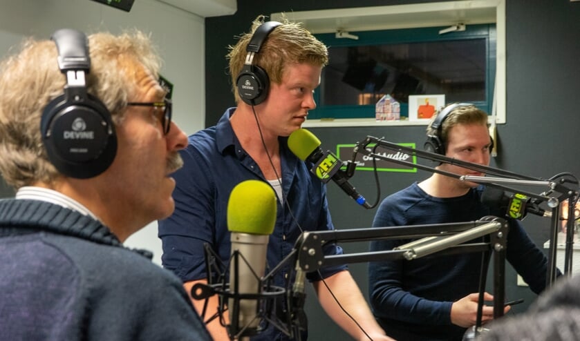 De organisatoren vertellen over het Sjoksfestival bij AFM. Foto: Marcel te Brake
