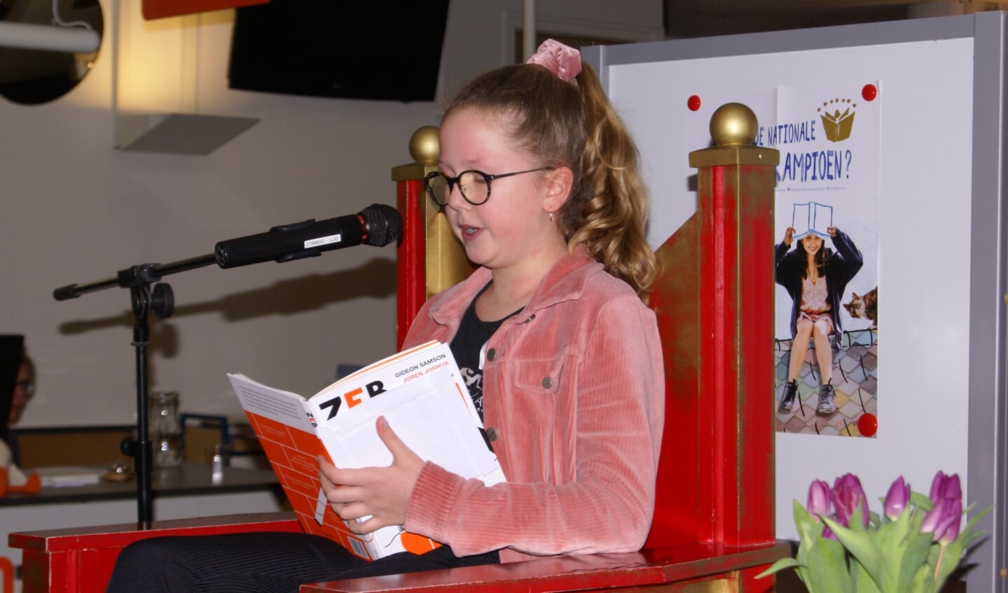 Nina Wildenbeest leest voor. Foto: Eva Schipper